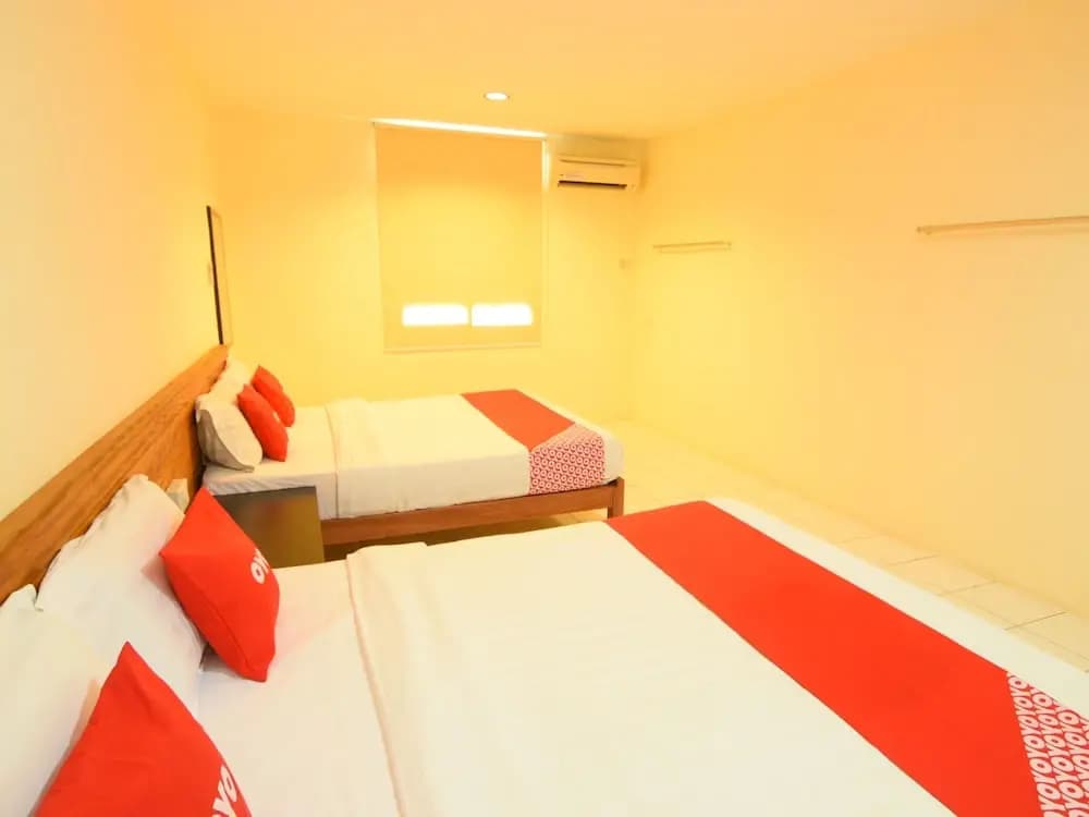 OYO 89627 Hotel Sarina - photo 3