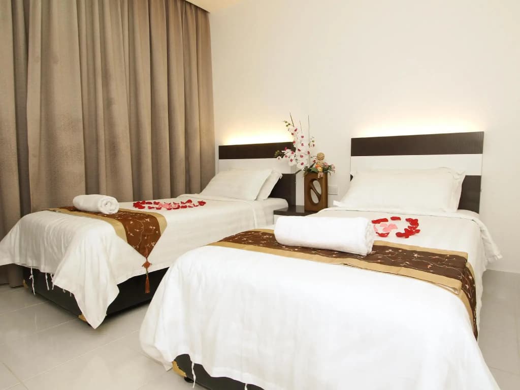New Century Hotel - photo 5