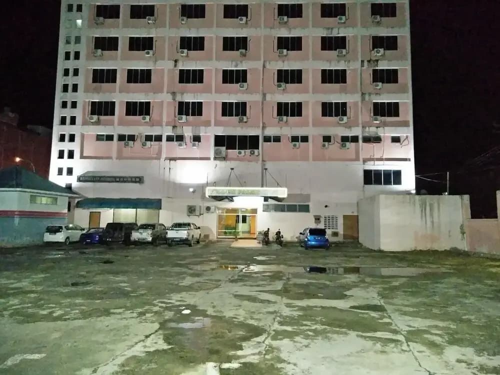 Golden Palms Hotel - photo 1
