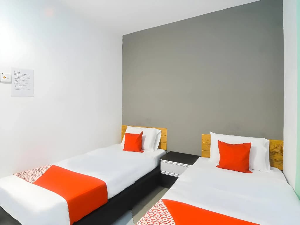 OYO 89465 Golden Lounge - photo 11