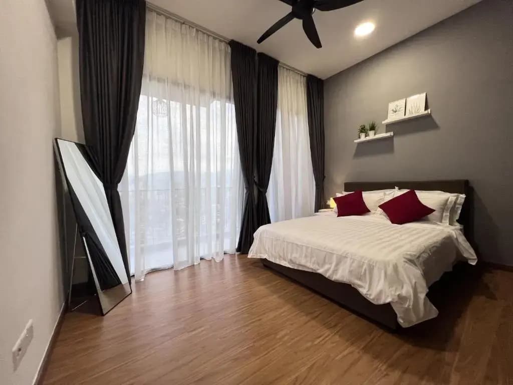 Contemporary & Stylish Suite#Georgetown#Sky Pool#2 BR, Living Room with Double Bed - photo 1
