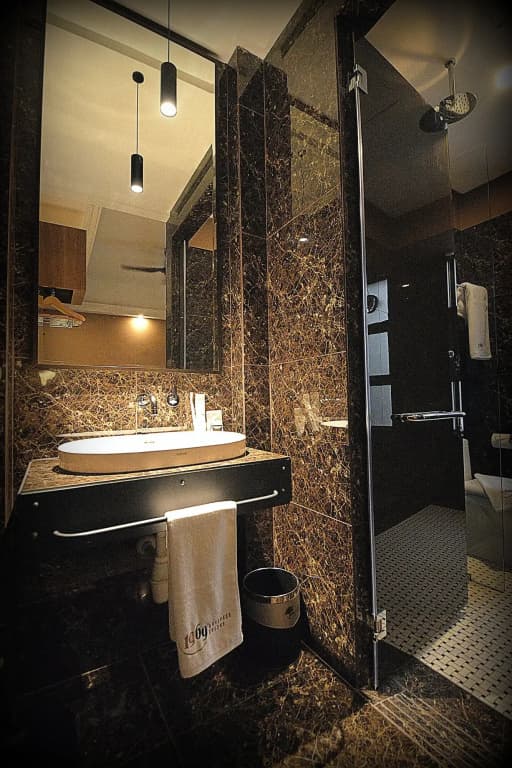 1969 Business Suites - photo 10