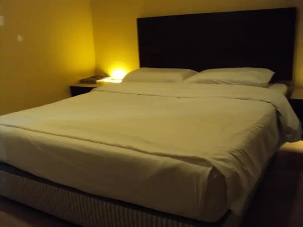 Golden Bay Hotel - photo 11