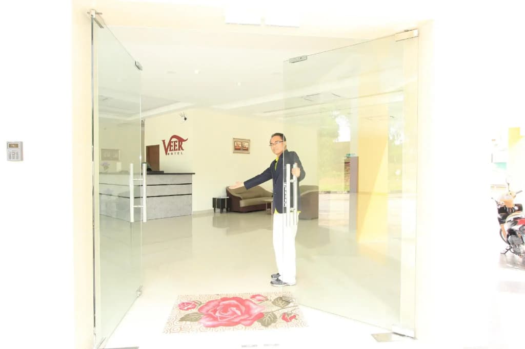 Veer Hotel - photo 12