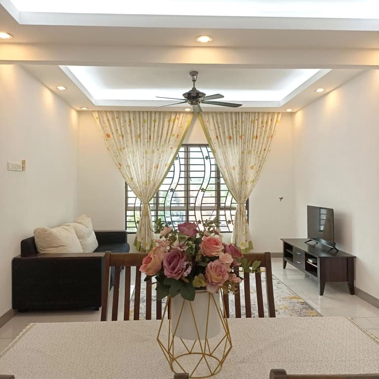Tropika Homestay Bangi with 3 Bedrooms - photo 18