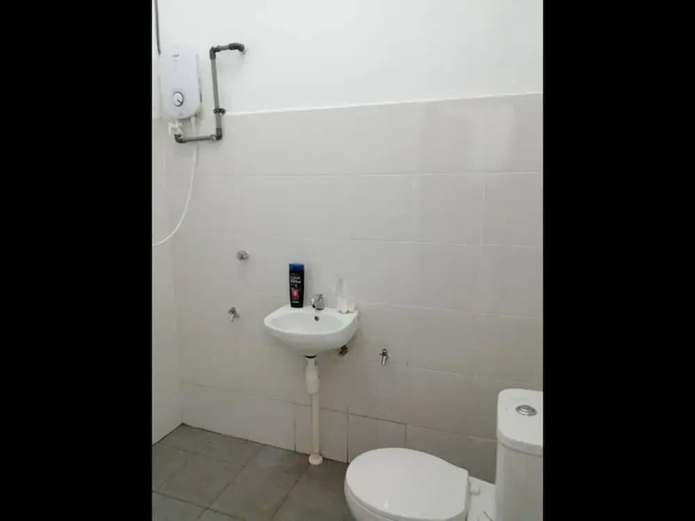 Family Room in Kuching, With Ac and Wifi - photo 7