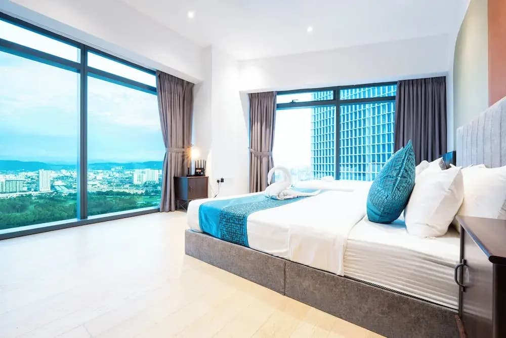 Moonway Luxury Suites At Eaton Residence - photo 34
