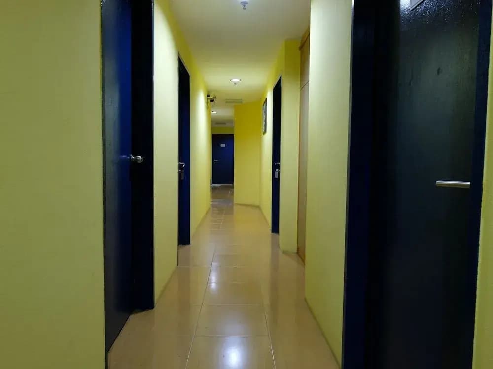 OYO 89352 Golden Terminal Lodge - photo 11
