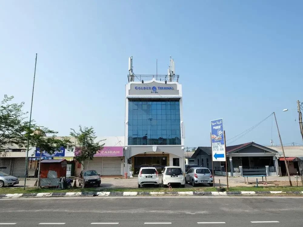 OYO 89352 Golden Terminal Lodge - main photo