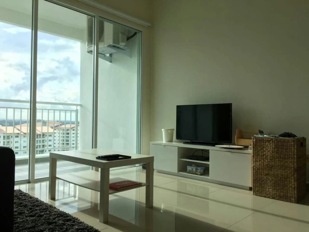 Sandakan Spacious and Comfortable Pool View Condo - photo 13