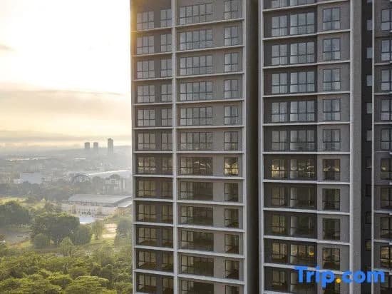 NEW Designer Condo - Panoramic Forest View - Steps To IOI City Mall - Your Best Urban Retreat - photo 1
