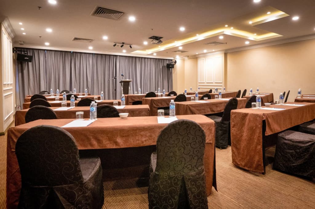 Howard Johnson by Wyndham Kota Kinabalu City Centre - photo 17