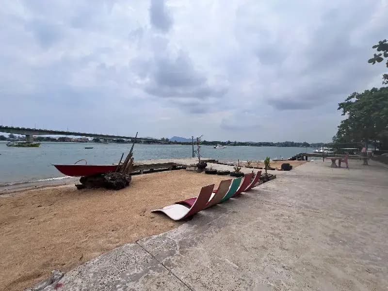 Riverbank Dungun Guesthouse & Cafe - photo 19