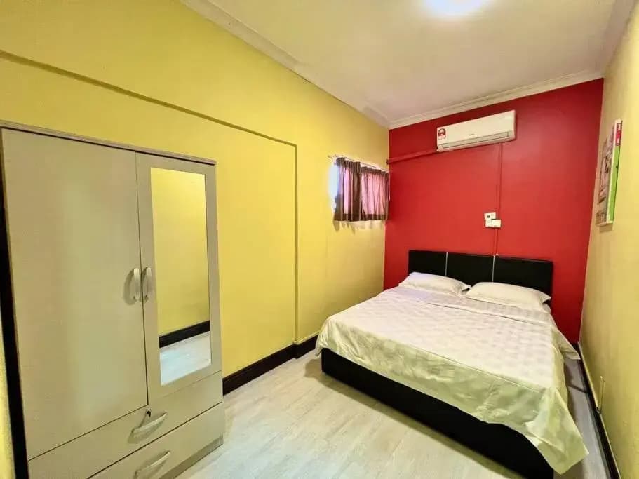 VACATION HOME PENTHOUSE MARINA COURT CONDO RESORT KOTA KINABALU 5 bedrooms 15 pax - photo 4