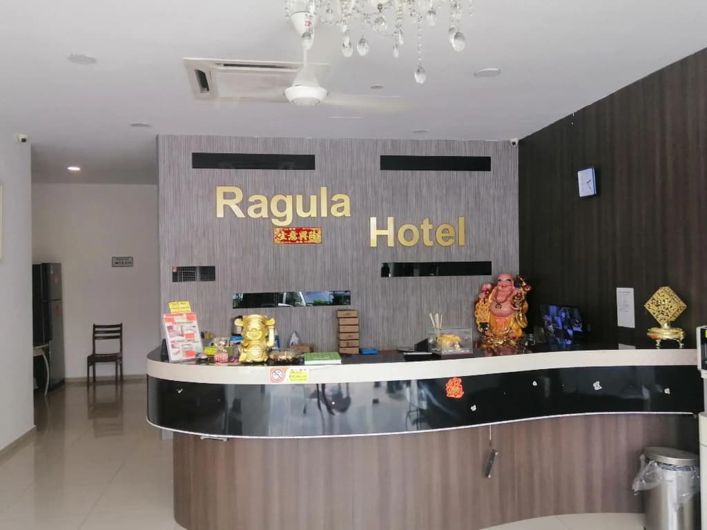 OYO 90028 Ragula Hotel - photo 1
