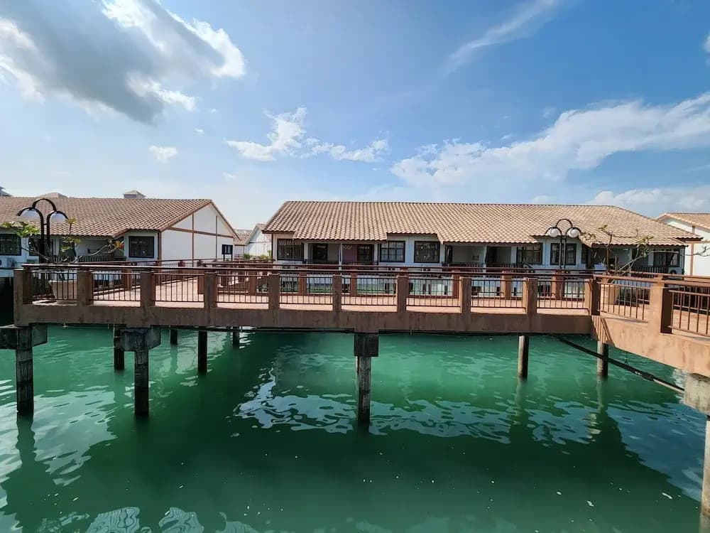 Alpine LXPD Full Seaview Water Chalet - photo 17