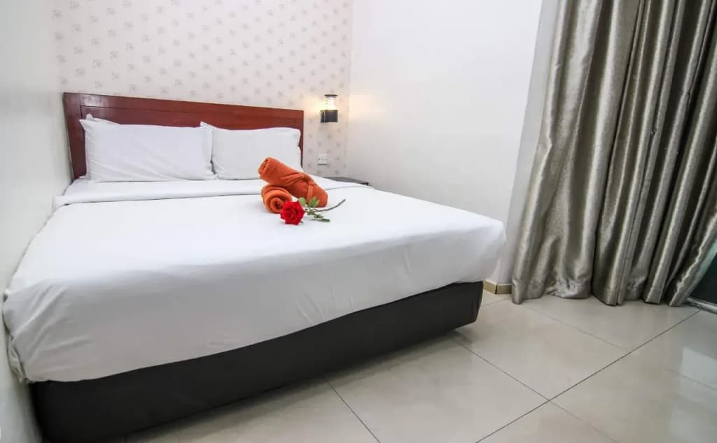 Hotel Zamburger Taman Perling - photo 4