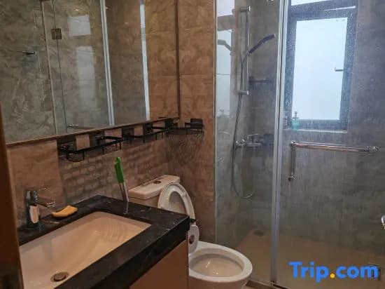 Seaview 2BR @ R&F | 3 Min CIQ | Family Stay+Washer - photo 2