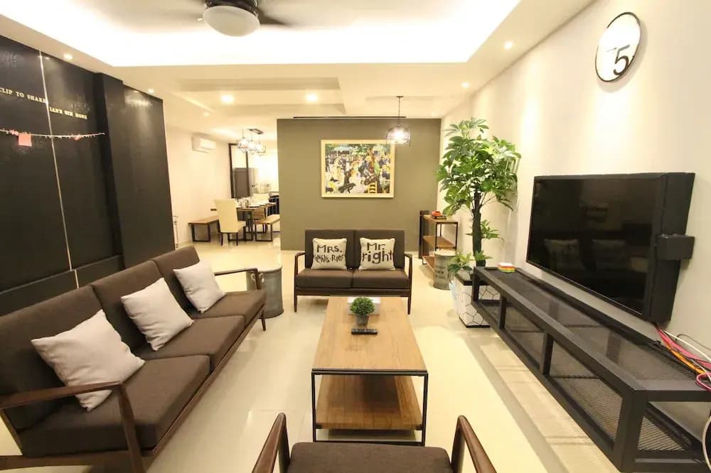 Ian's 5th Home - photo 1