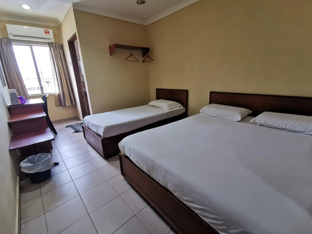 OYO 89817 Hotel Sura - photo 4