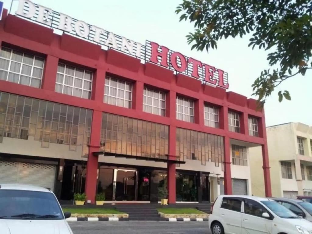 De Botani Hotel - photo 1