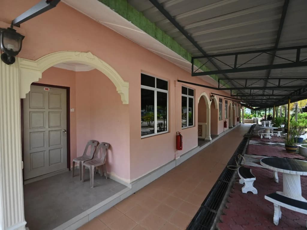 OYO 43982 BJ Bayview Inn - photo 16