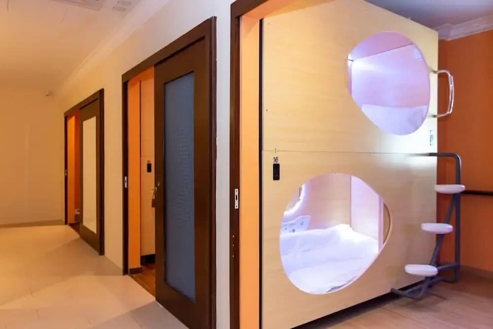 Momostay Capsule Hotel - photo 13