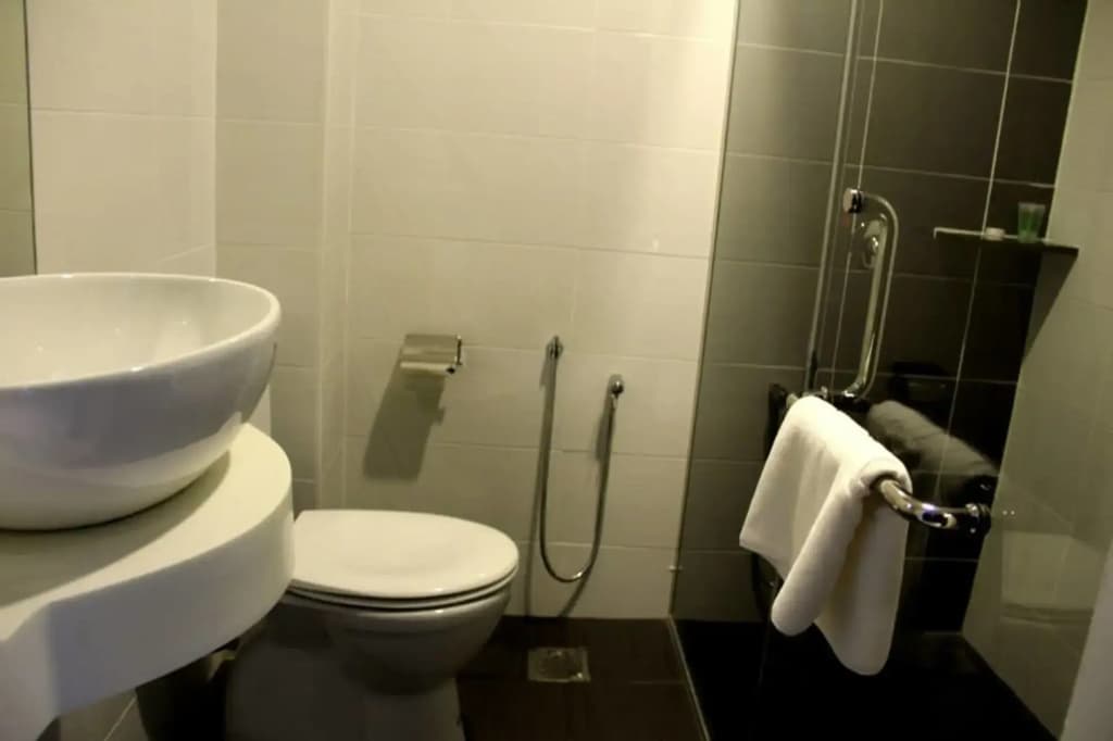 906 Premier Hotel - photo 9