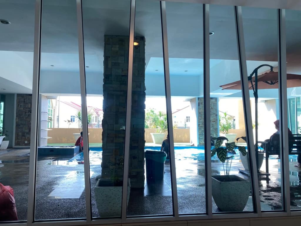 Private Studio Viana Court Service Apartment 1 with private parking - photo 3