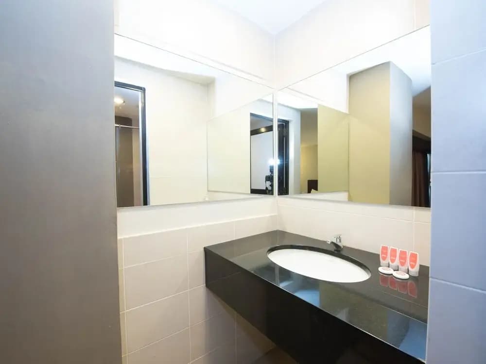 OYO 89421 PP Island Hotel - photo 8