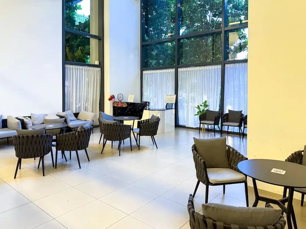 Moonway Luxury Suites At Eaton Residence - photo 18