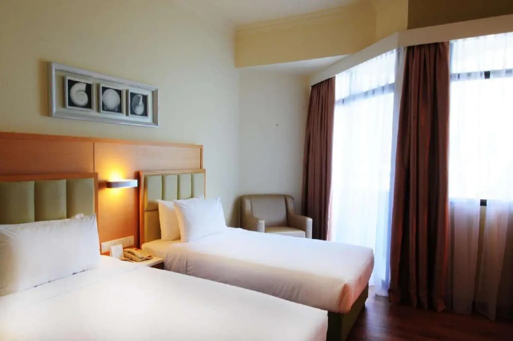 Hotel Sentral Seaview @ Beachfront - photo 2