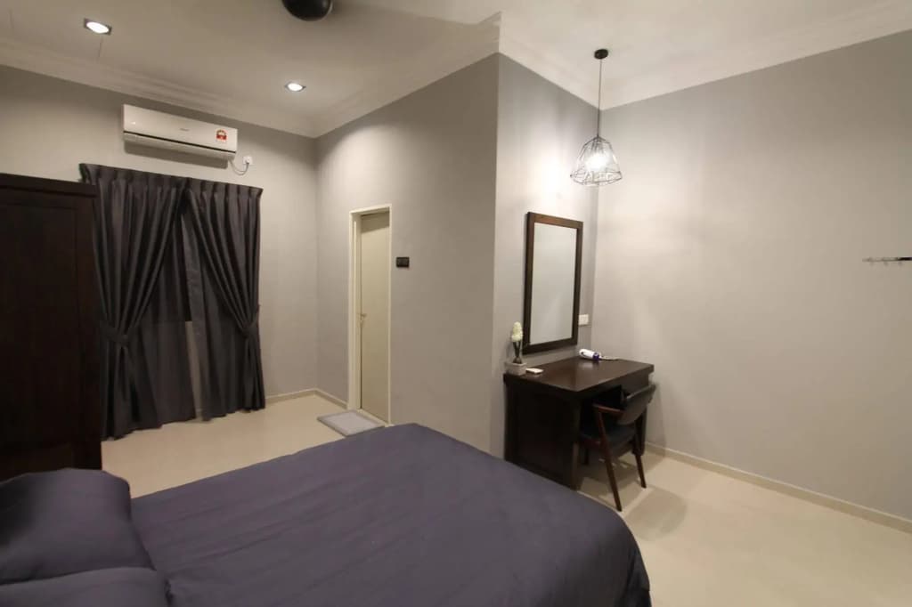 Ian's De Splendid Home - photo 2