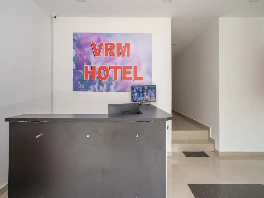 VRM Hotel by OYO Rooms - photo 11
