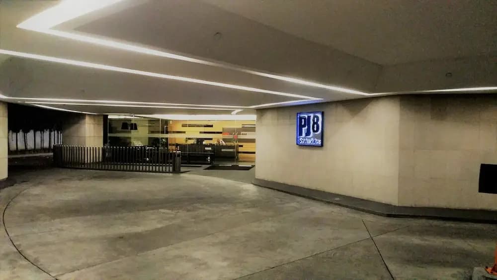 PJ8 Service Suite Pool View - photo 10