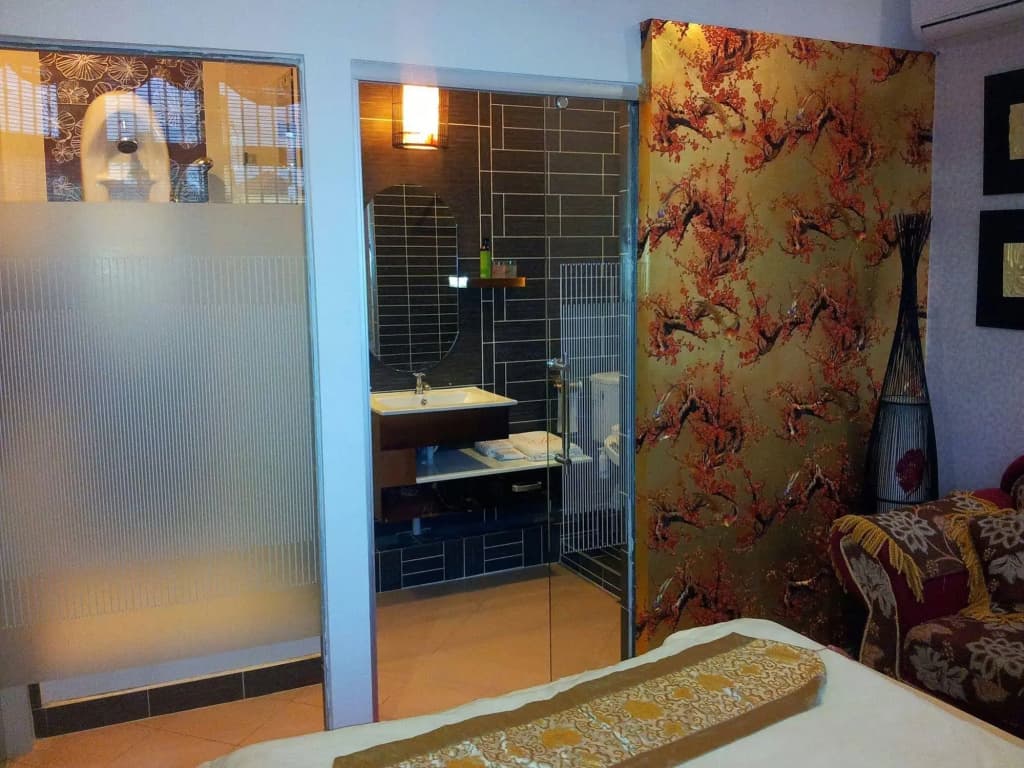 Ella Holiday Inn - photo 2
