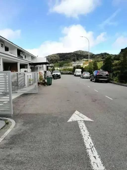 Cameron top31 golden hills night market homestay - photo 14