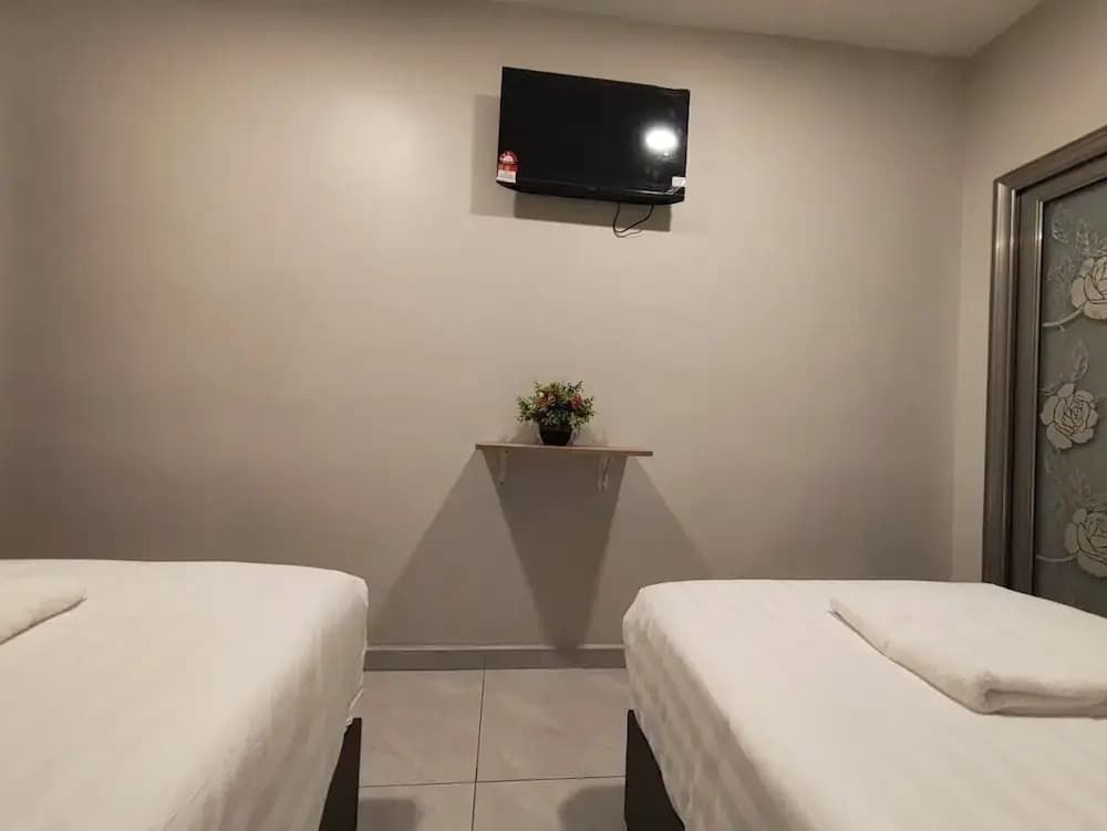 Hotel Mawar Inn - photo 17