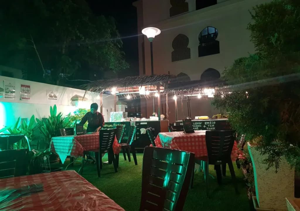 Grand Puteri Hotel - photo 24