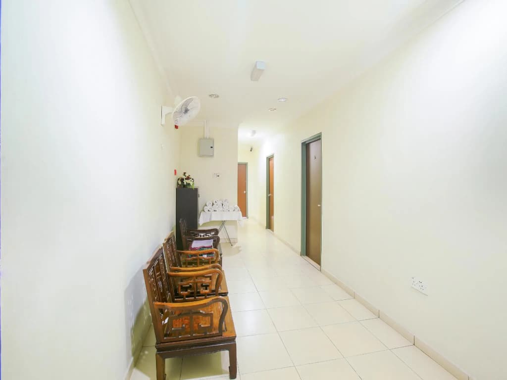 OYO 89536 Hazris Hotel - photo 11