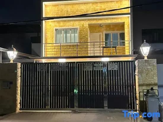 Sri Bahagia Castle Homestay - photo 13