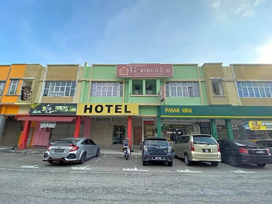 OYO 89760 Harmoni Inn Hotel - photo 1