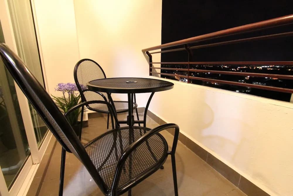 Ian's Majestic Condo - photo 10
