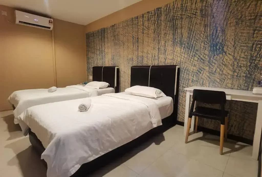 OYO HOME 90667 Chen Room Bs - photo 5