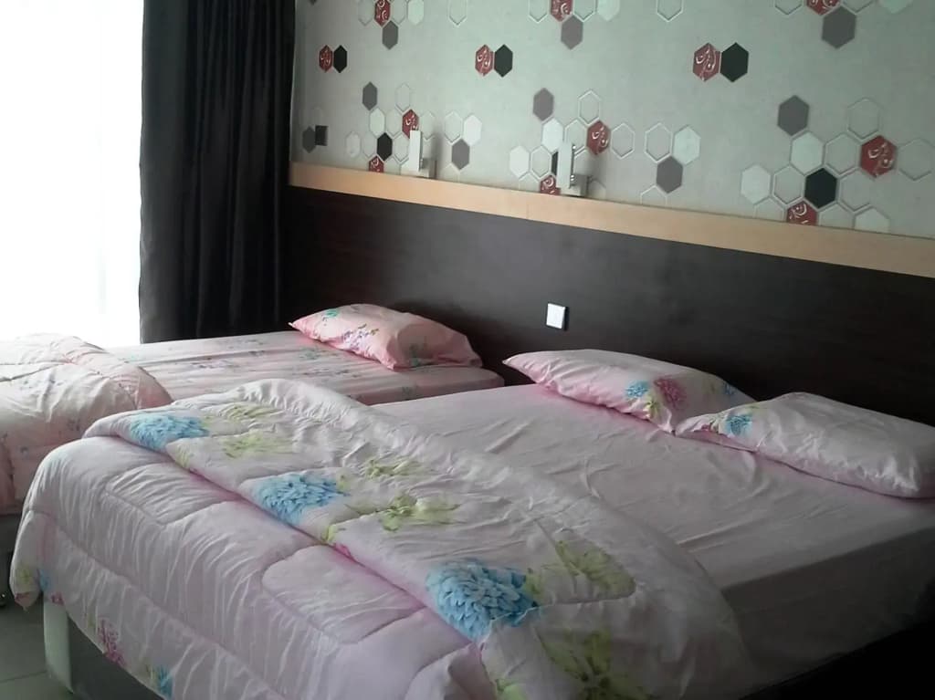 Strawberry Garden Hotel - photo 2