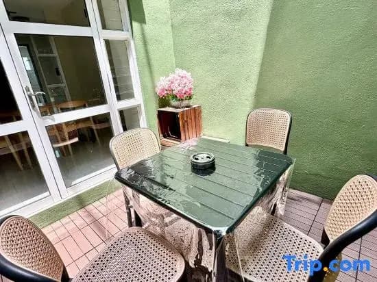 Karpal Singh Drive Seaside Georgetown 4BR-15pax by 3C - photo 1