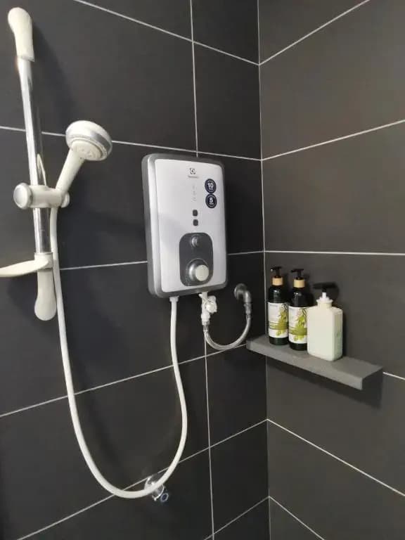 POOLVIEW Geniehome 3BR Free100mbps and Carpark at Utropolis Shah Alam - main photo