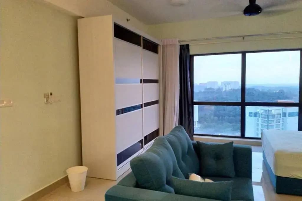 HB1614 ,Cyberjaya, Lake view, WiFi, Netflix, Free Parking, Gym, Swimming Pool, Basket Ball Court, Family play area - photo 3