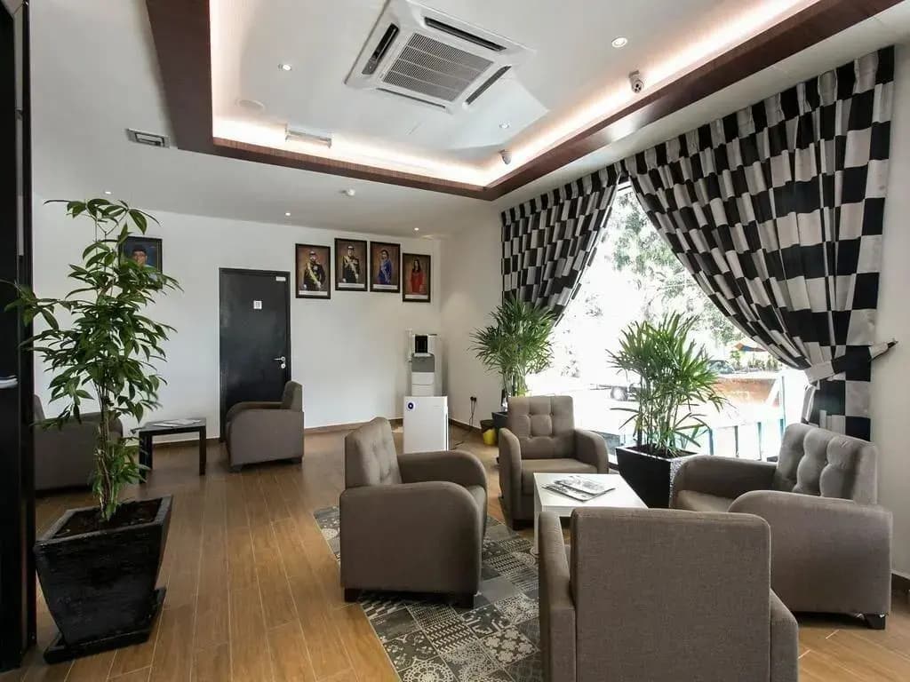 OYO 292 Stella Hotel - photo 2