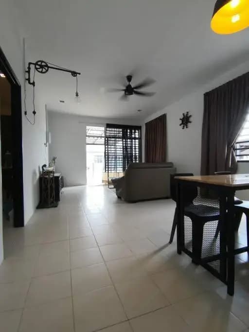 MODERN , SPACIOUS GAMBANG UMP 18 Guest House - photo 8